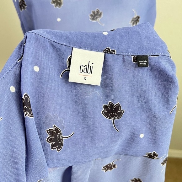 Cabi Crossover Blouse Women's S Two Piece Set in Dusty Blue Floral #5534 Top - Picture 7 of 8
